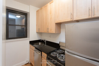 315 East 84th St in New York, NY - Building Photo - Building Photo