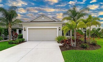 10817 Pine Bluff Gln in Parrish, FL - Building Photo