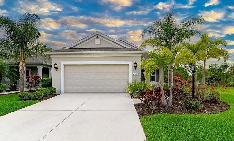 10817 Pine Bluff Gln in Parrish, FL - Building Photo