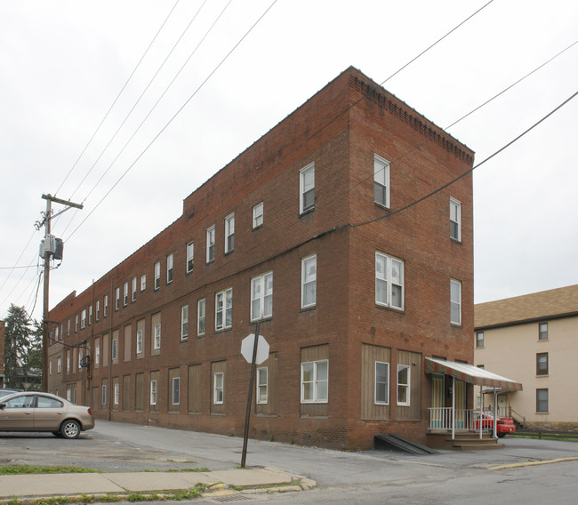 Village Apartments in Clearfield, PA - Foto de edificio - Building Photo