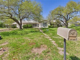 LATE JULY MOVE IN!  Adorable 3 Bedroom 2 Bathroom House in Bryan, TX - Building Photo