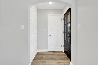 1066 Poplar St, Unit 1066 Poplar Street Lower in West Bend, WI - Building Photo - Building Photo