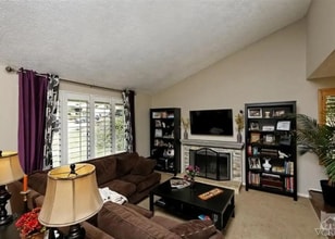 843 Holbrook Ave in Simi Valley, CA - Building Photo - Building Photo
