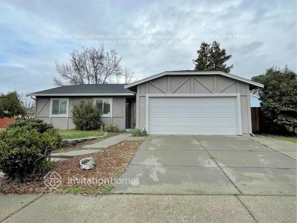 1408 Langley Way in Suisun City, CA - Building Photo