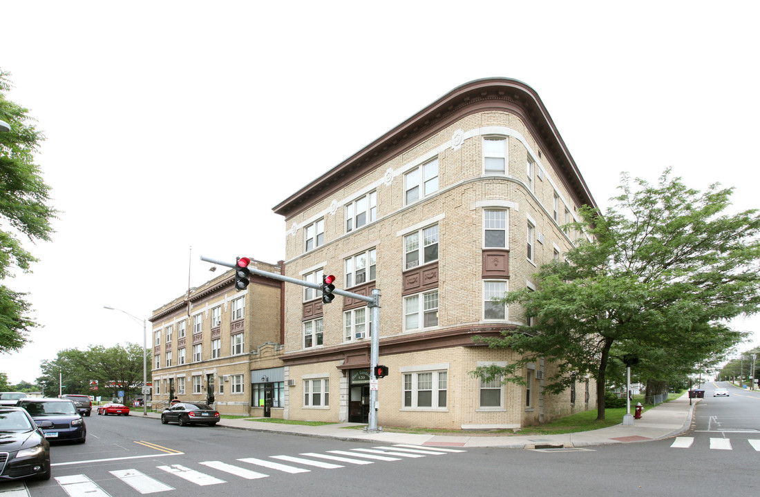 Hart Gardens in New Britain, CT - Building Photo