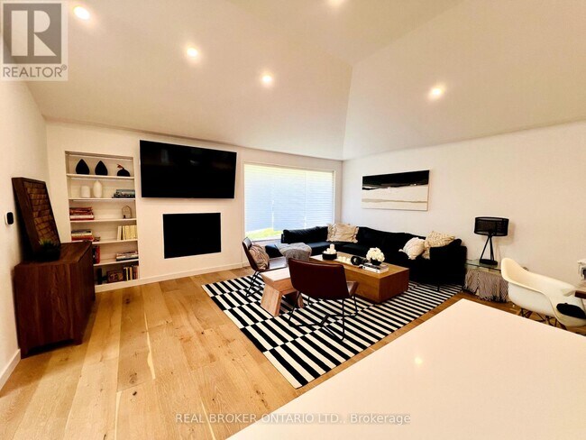 51 Castlemere Crescent in Toronto, ON - Building Photo - Building Photo