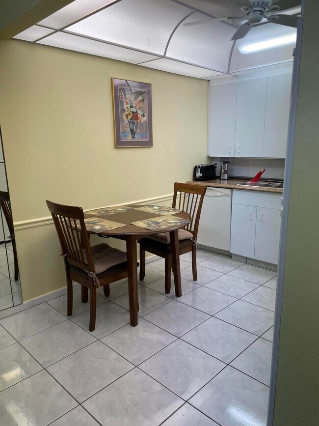 3025 Hythe B in Boca Raton, FL - Building Photo - Building Photo