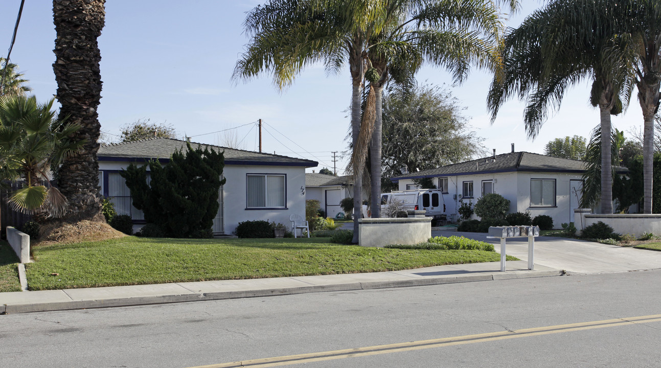 174-184 W Wilson St in Costa Mesa, CA - Building Photo