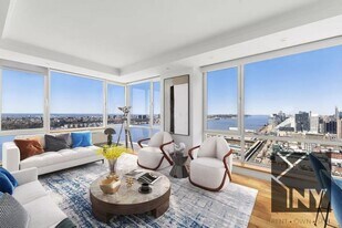 635 W 42nd St in New York, NY - Building Photo