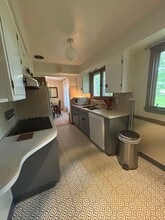 6195 N Woodlane Dr in Mayfield, OH - Building Photo - Building Photo