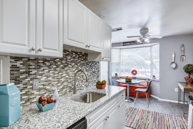 Avery Park Apartment Homes in Silver Spring, MD - Foto de edificio - Building Photo