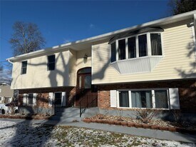 11 Central Ave in New City, NY - Building Photo