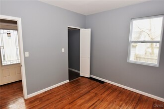 112 Woodlawn Ave W in Utica, NY - Building Photo - Building Photo