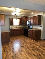 619 N Main St, Unit 2 in Hanna City, IL - Building Photo