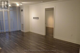 880 Grandview Way in Toronto, ON - Building Photo - Building Photo