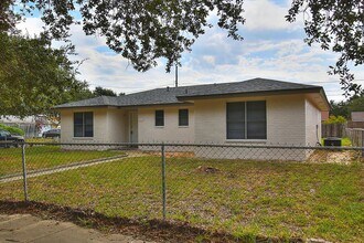 2202 Saxony Dr in Corpus Christi, TX - Building Photo - Building Photo