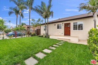 6915 Encino Ave in Los Angeles, CA - Building Photo - Building Photo