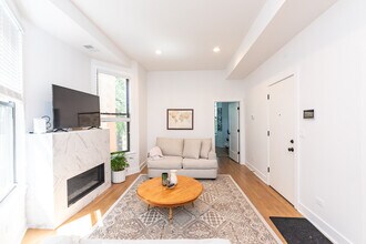 3517 N Reta Ave, Unit 2F in Chicago, IL - Building Photo - Building Photo