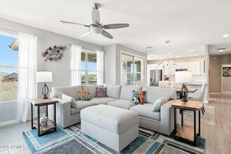 2425 W Bronco Butte Trl in Phoenix, AZ - Building Photo - Building Photo