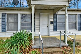 826 S Lyon St in Sherman, TX - Foto de edificio - Building Photo