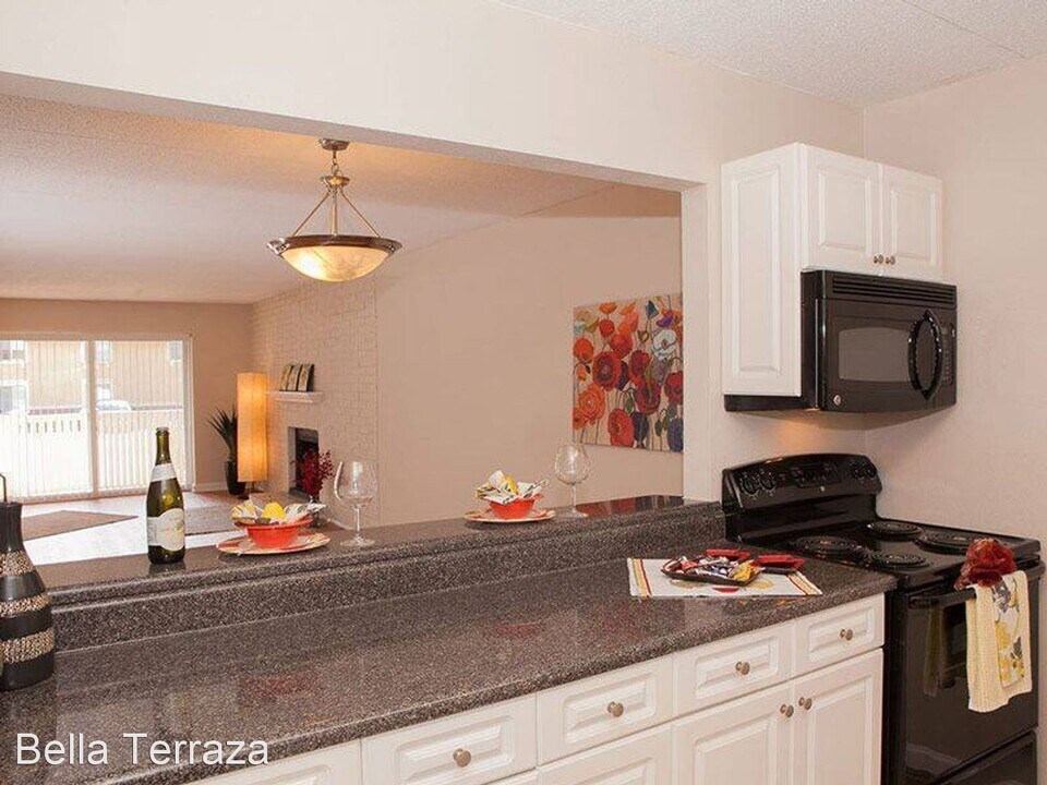 355 Monument Rd in Jacksonville, FL - Building Photo