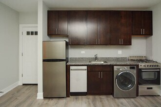 445 W Belden Ave, Unit A06W in Chicago, IL - Foto de edificio - Building Photo