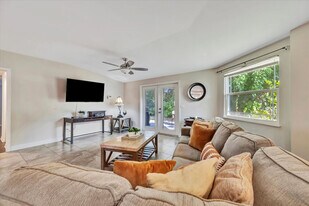 2529 Croton Ave in Sarasota, FL - Building Photo