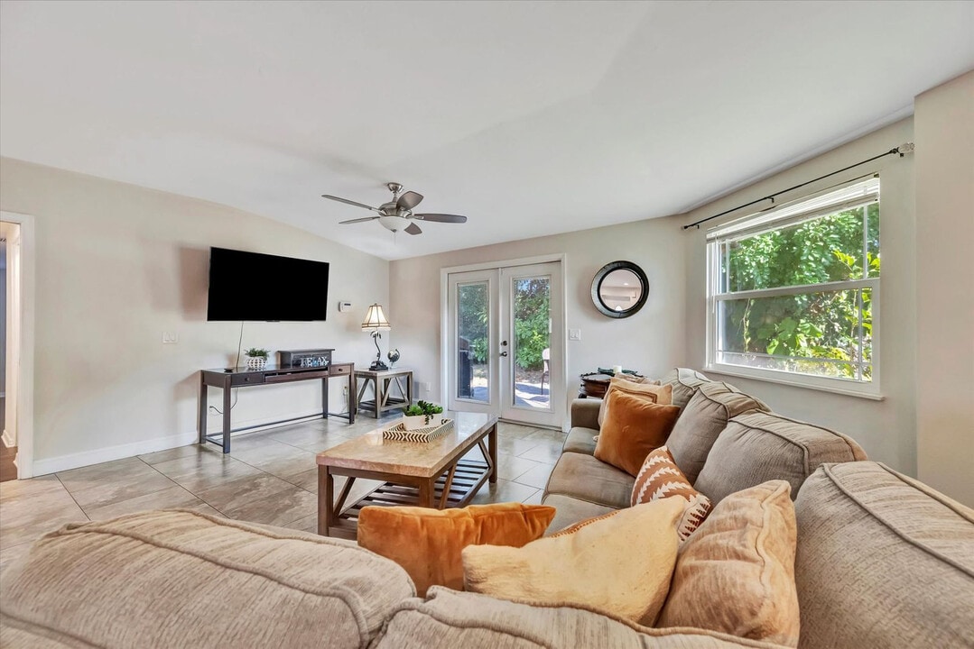 2529 Croton Ave in Sarasota, FL - Building Photo