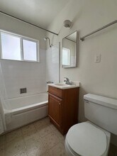 1383 Midvale Ave in Los Angeles, CA - Building Photo - Interior Photo