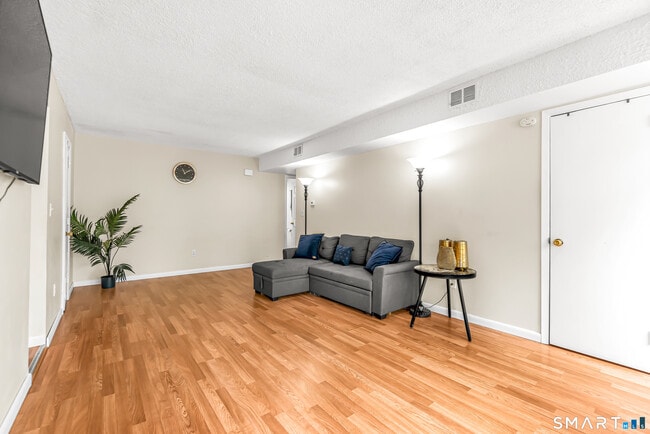 5 Birch Ln in East Haven, CT - Building Photo - Building Photo