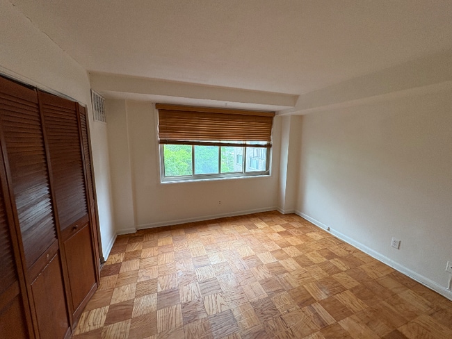 property at 4410 Oglethorpe St