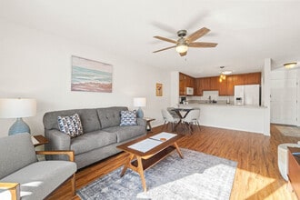 3030 Suncrest Dr in San Diego, CA - Building Photo - Building Photo