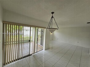 11183 NW 7th St in Miami, FL - Building Photo - Building Photo