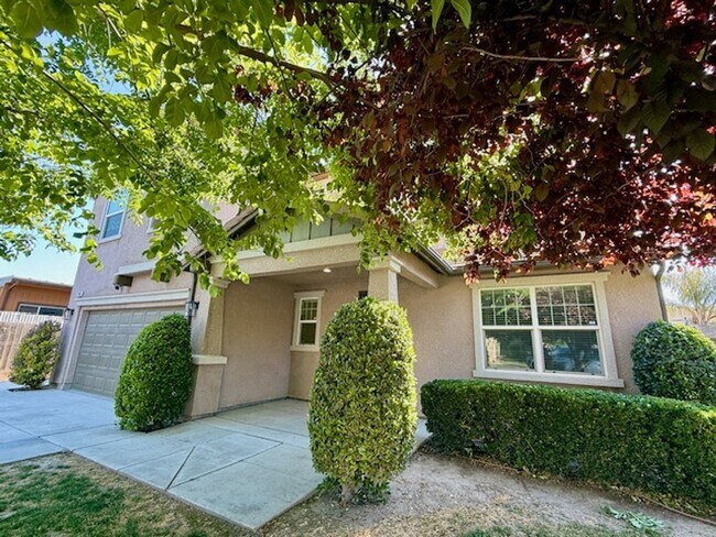 2160 N Stokes Ct in Visalia, CA - Building Photo - Building Photo