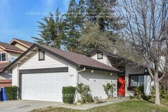 3609 Rio Pacifica Way in Sacramento, CA - Foto de edificio - Building Photo