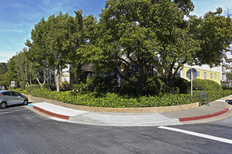 395 Richmond Dr in Millbrae, CA - Building Photo - Building Photo