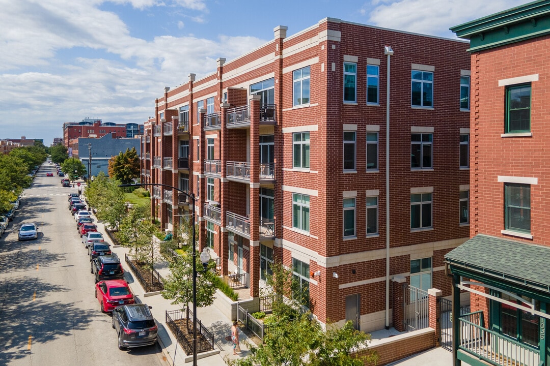 Monroe Aberdeen Place in Chicago, IL - Building Photo