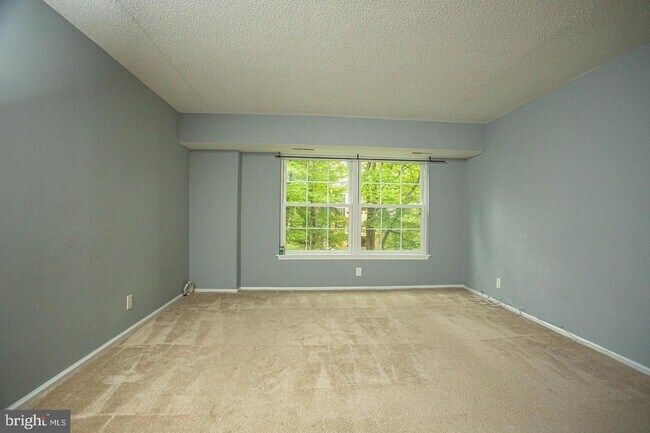7630 Provincial Dr-Unit -208 in McLean, VA - Building Photo - Building Photo