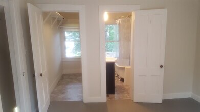 70 N Whitney St, Unit C in Amherst, MA - Building Photo - Building Photo