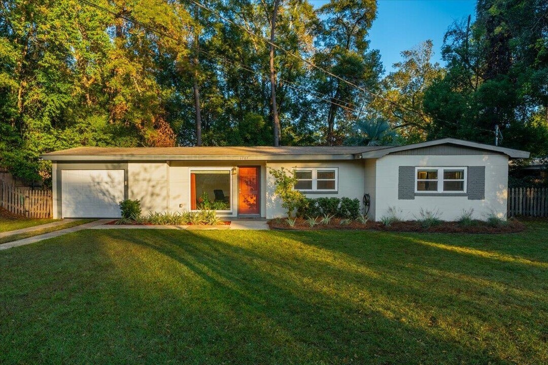 1707 Hall Dr in Tallahassee, FL - Building Photo