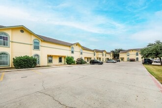 1000 Ranchway Dr in Laredo, TX - Building Photo - Building Photo