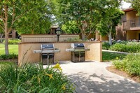 Casa Madrid Apartments in Azusa, CA - Foto de edificio - Building Photo