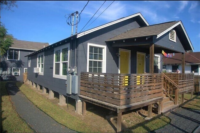 5917-1-5912 Sherman St in Houston, TX - Building Photo - Building Photo