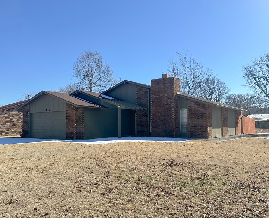 1817 Gingham Ln in Enid, OK - Building Photo