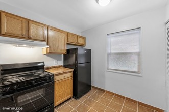 Croydon Manor Apartments in Silver Spring, MD - Building Photo - Building Photo