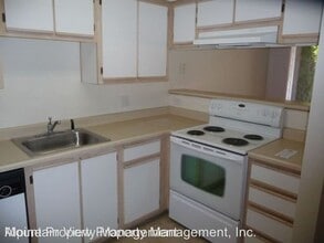 2720 NE Mesa Ct in Bend, OR - Building Photo - Building Photo