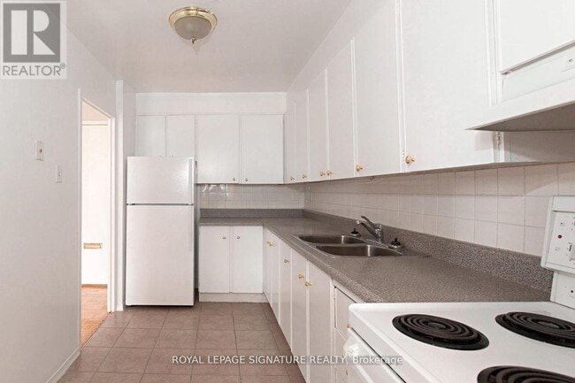 property at 525 Eglinton Ave E