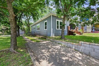 421 W Morton St in Denison, TX - Foto de edificio - Building Photo