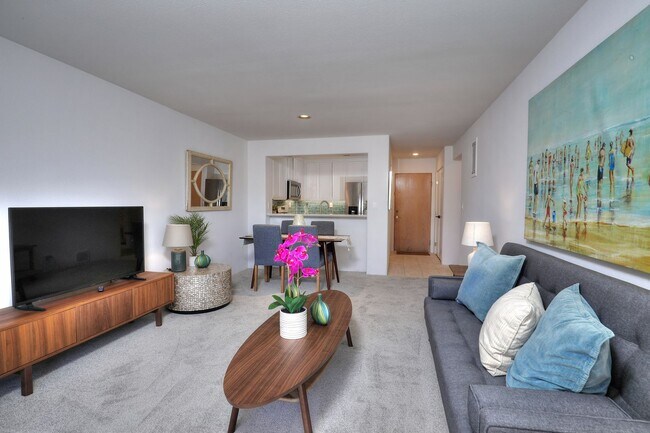 property at 433 Por La Mar Cir
