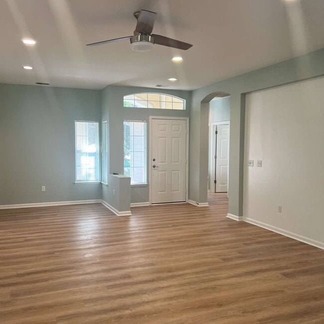 42 Coburn Dr E in Bluffton, SC - Foto de edificio - Building Photo